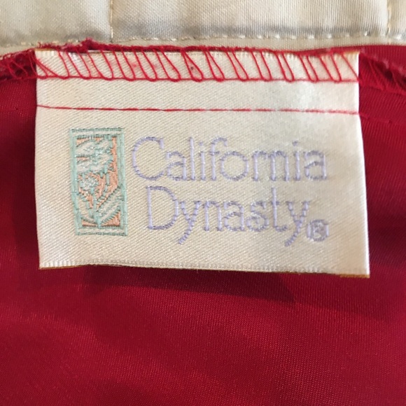 LADY IN RED SEXY GOWN - Picture 4 of 9